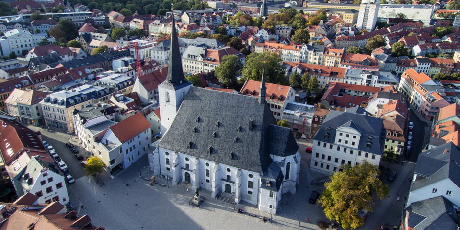 Luftaufnahme der Stadtkirche Weimar