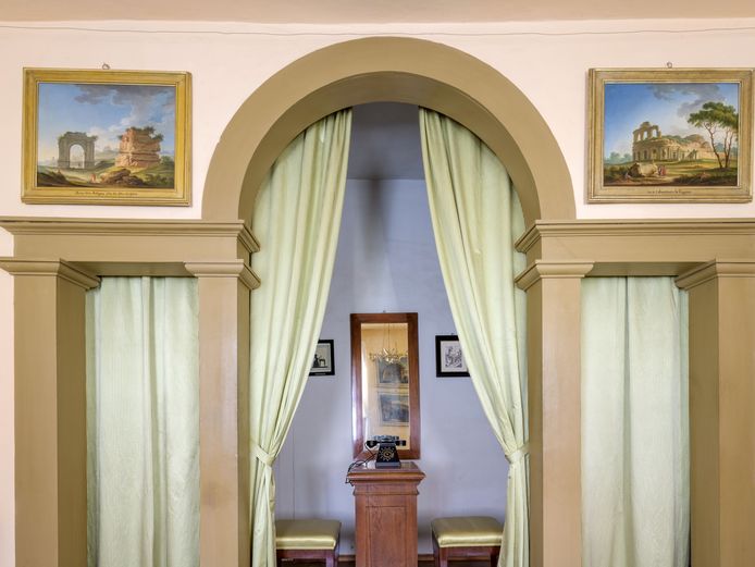 Schloss Tiefurt Telefonapparat im historischen Schloss