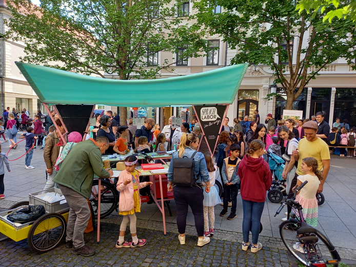 Sprachlabor unterwegs Aktion zum Kindertag in der Schillerstraße in Weimar
