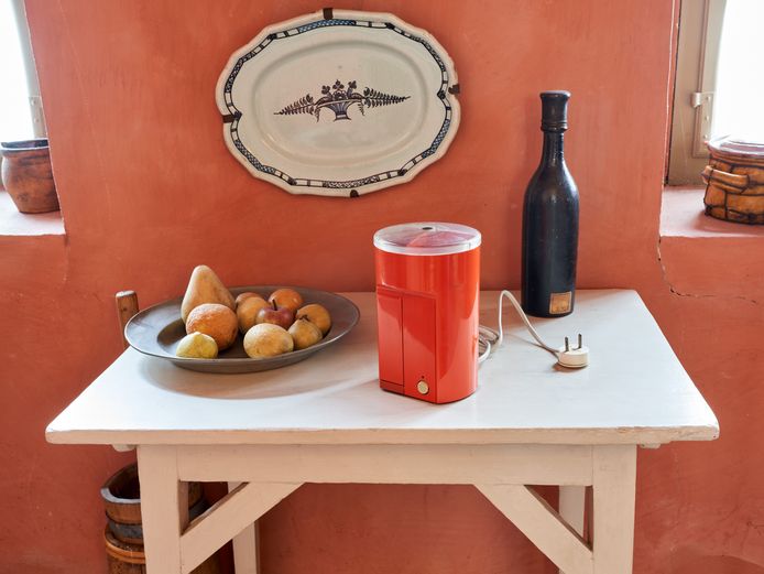 Schillers Wohnhaus Roter Wasserkocher in historischer Küche