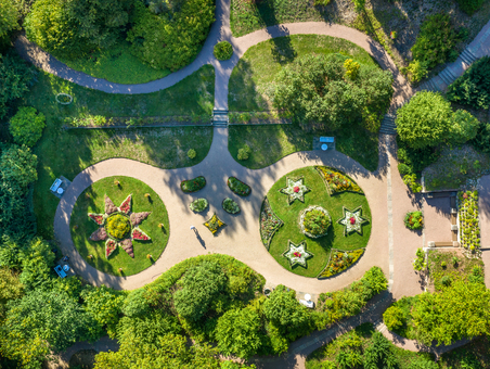 Schloss und Park Kochberg Blick von oben auf das Blumentheater
