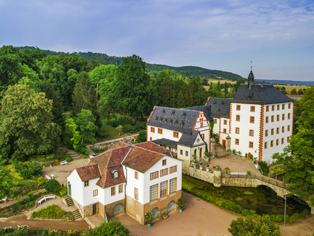 Schloss und Park Kochberg Blick auf Schloss und Liebhabertheater von Südwesten