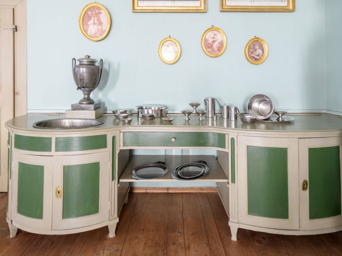 Schloss Tiefurt Moderner Einrichtungsgegenstand in historischen Räumen